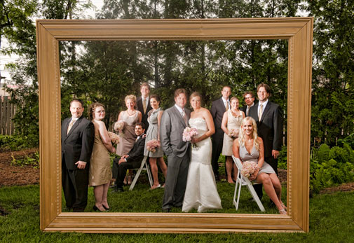 Funny-wedding-photo-booth-with-picture-frame1